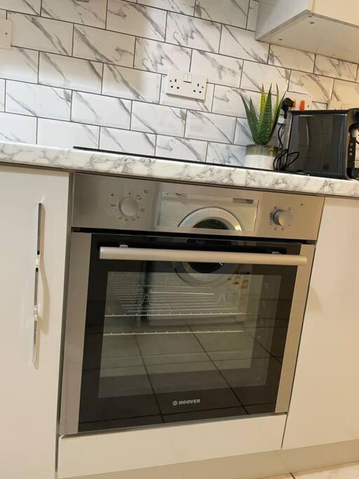 Modern 1 Bed Apartment In The City Centre Of Derby Exterior photo