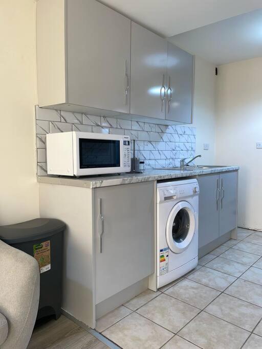 Modern 1 Bed Apartment In The City Centre Of Derby Exterior photo